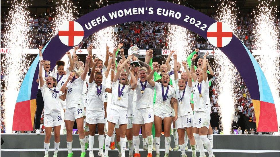 Lionesses lifting European trophy