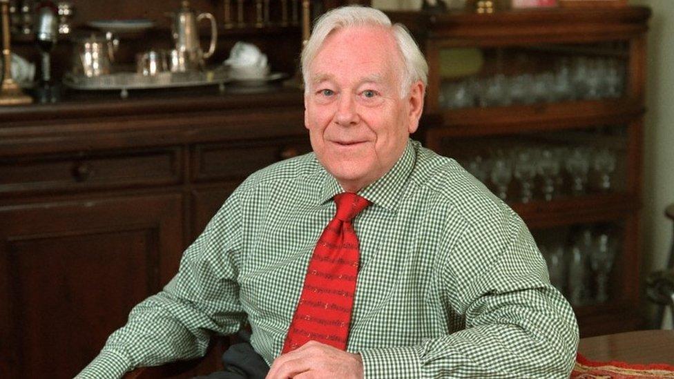 Desmond Carrington
