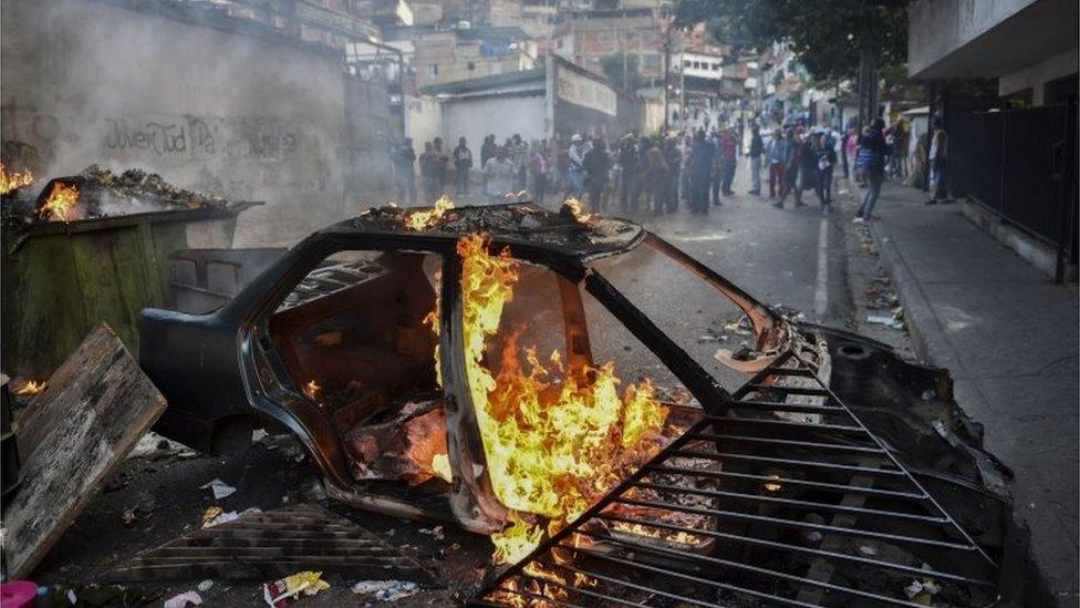 Protesters demonstrate in front of the Cotiza Bolivarian National Guard headquarter in Caracas, Venezuela on January 21, 2018