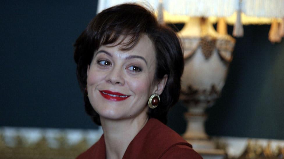 Helen McCrory fel Cherie Blair yn y ffilm The Queen (2006)