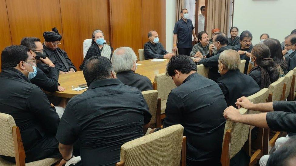 Congress leaders dressed in black