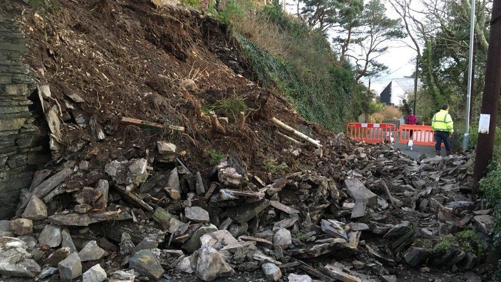 Collapsed wall on Borth-y-Gest road