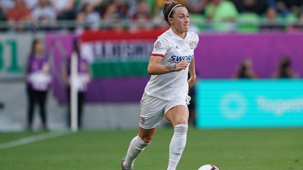 Lucy-Bronze-plays-for-Lyon