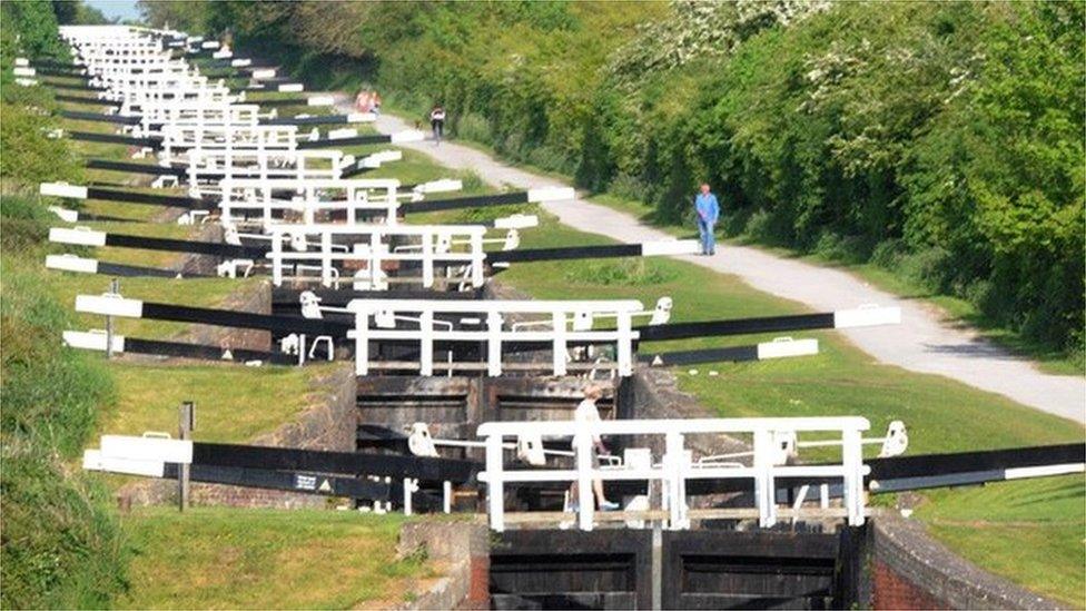 Caen Hill locks