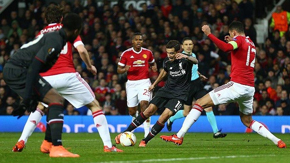 Philippe Coutinho of Liverpool is blocked by Chris Smalling of Manchester United