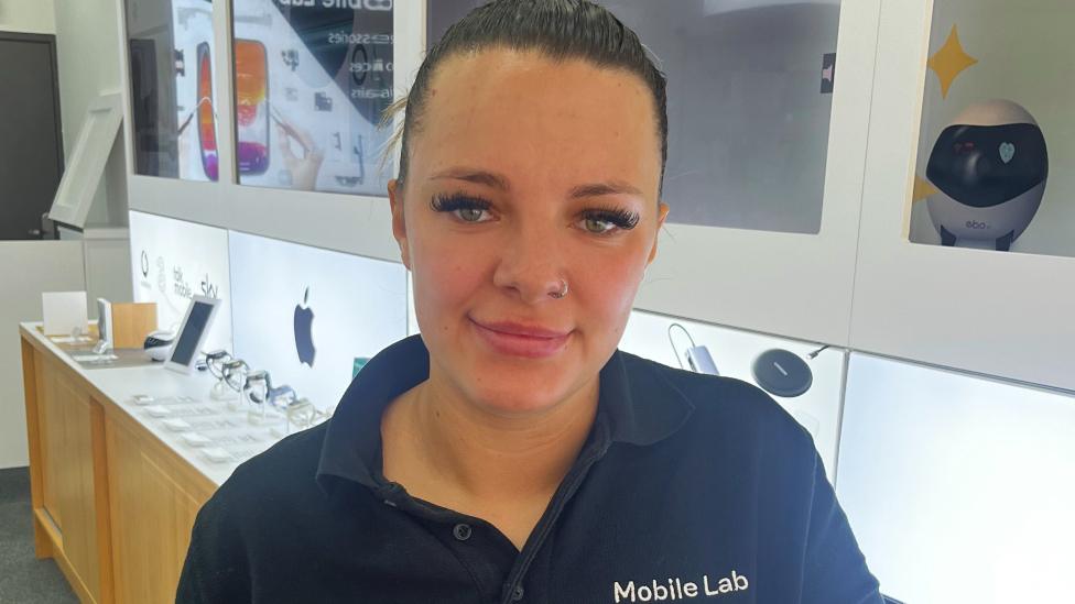 Nikita Middleton works at Mobile Lab in Bulwell