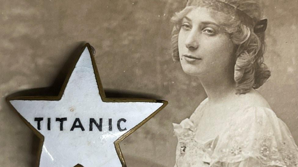 Roberta Maioni and the White Star badge given to her by a Titanic steward