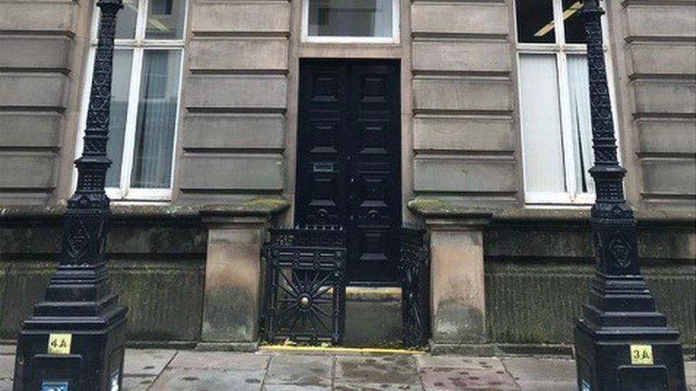 Lancaster Road entrance to Harris Museum