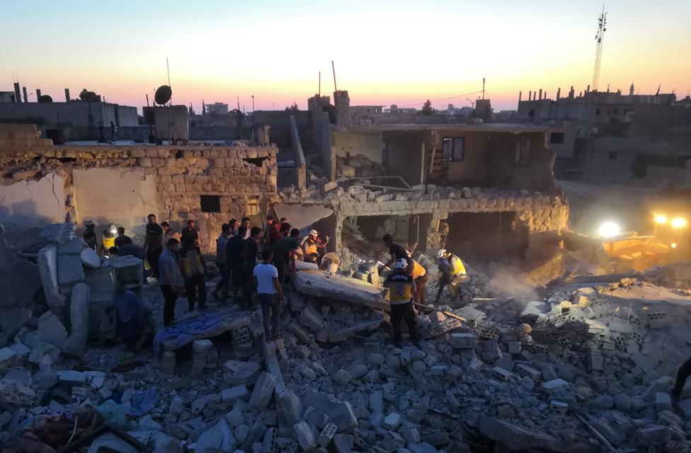 White helmets at work in Saraqeb