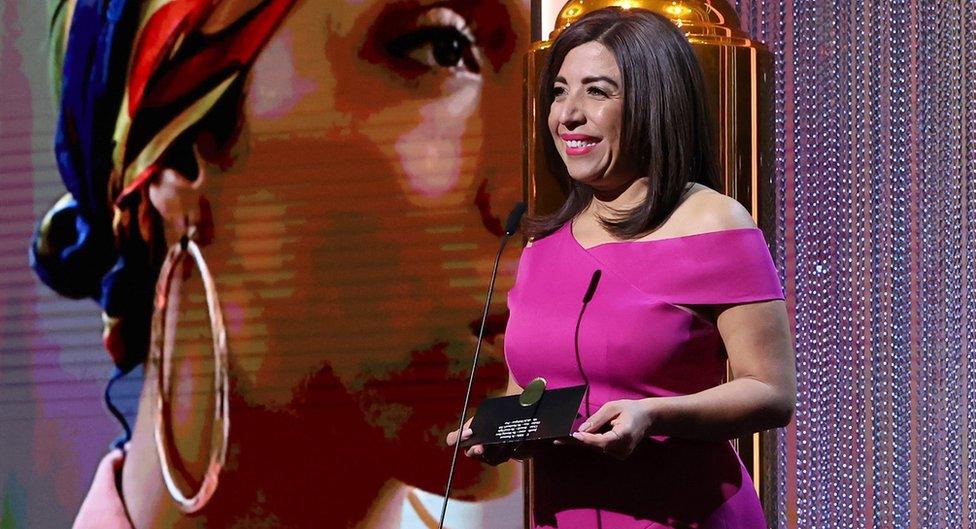 Hola Mexico Film Festival director Diana Luna presents the Best Actress in a TV Drama Series Award