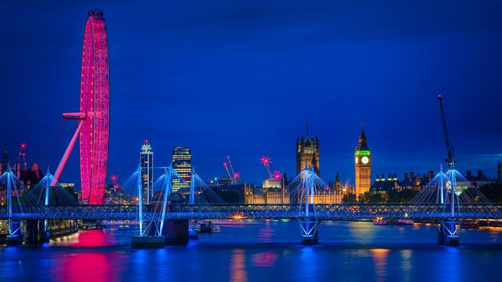 The-River-Thames-and-big-wheel-at-night.