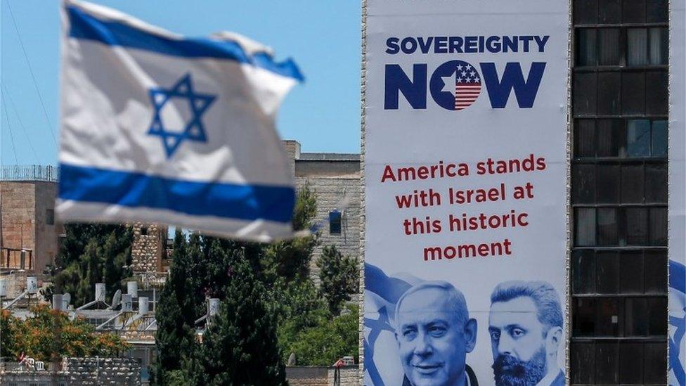 An Israeli flag and a pro-annexation sign in Jerusalem (23/06/20)