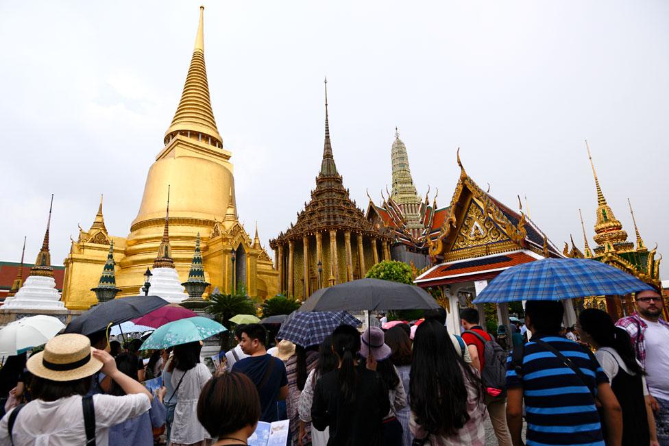 A Chinese tourist group visits the Emerald Buddha Temple inside the Grand Palace in Bangkok, Thailand, 23 September 2017