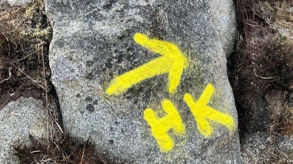 Visible yellow marker on rocks along route of Goatfell