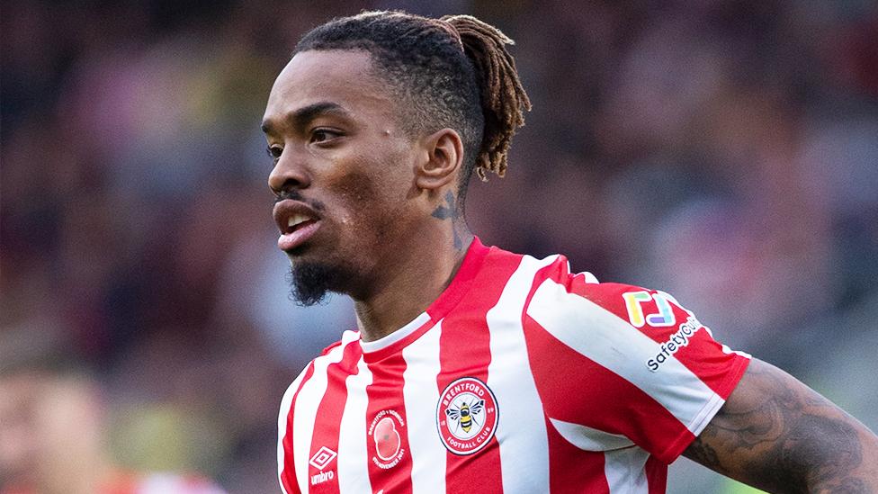 Ivan Toney in the Brentford home shirt