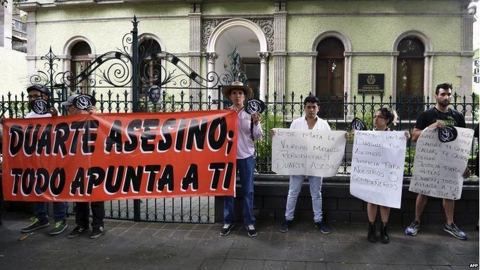 Members of the media and the civil society protest with banners against Veracruz governor Javier Duarte, demanding justice for the murder of photojournalist Ruben Espinosa, human rights activist Nadia Vera and three others, on 5 August, 2015.