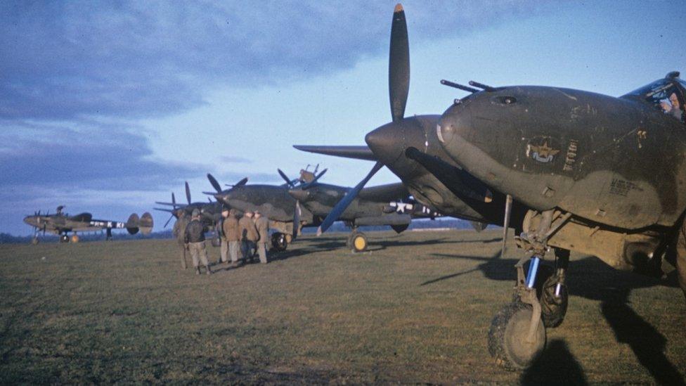 P-38 Lightnings of the 20th Fighter Group. 43 20th Fghtr Gp 1943 Wittering.