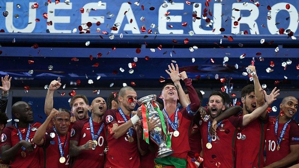 Portugal celebrate winning Euro 2016