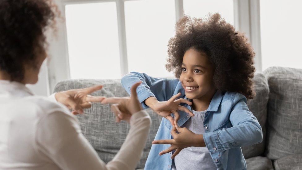 girl-using-sign-language