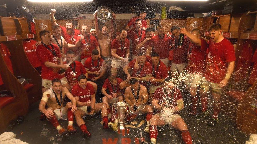 Wales team celebrate winning the Grand Slam