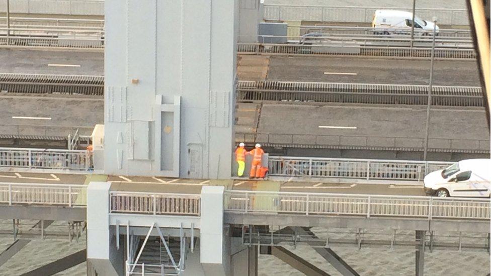 workers on forth bridge