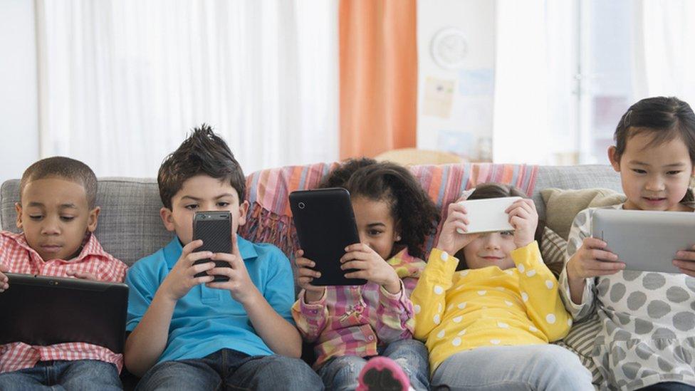 children using devices