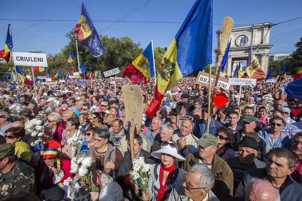 Anti-government rally, Chisinau, 4 Oct 15