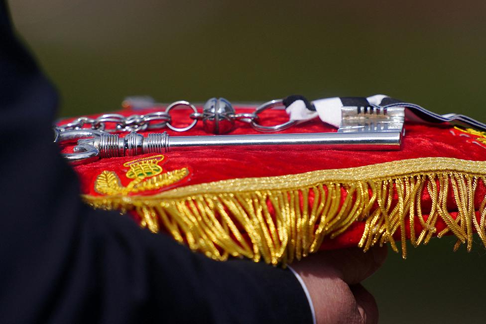 A person holds the Keys of the City of Edinburgh on 12 September 2022