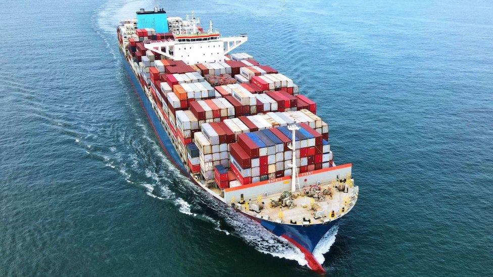 A container ship navigates the Jiaozhou Bay in Qingdao, East China's Shandong Province.