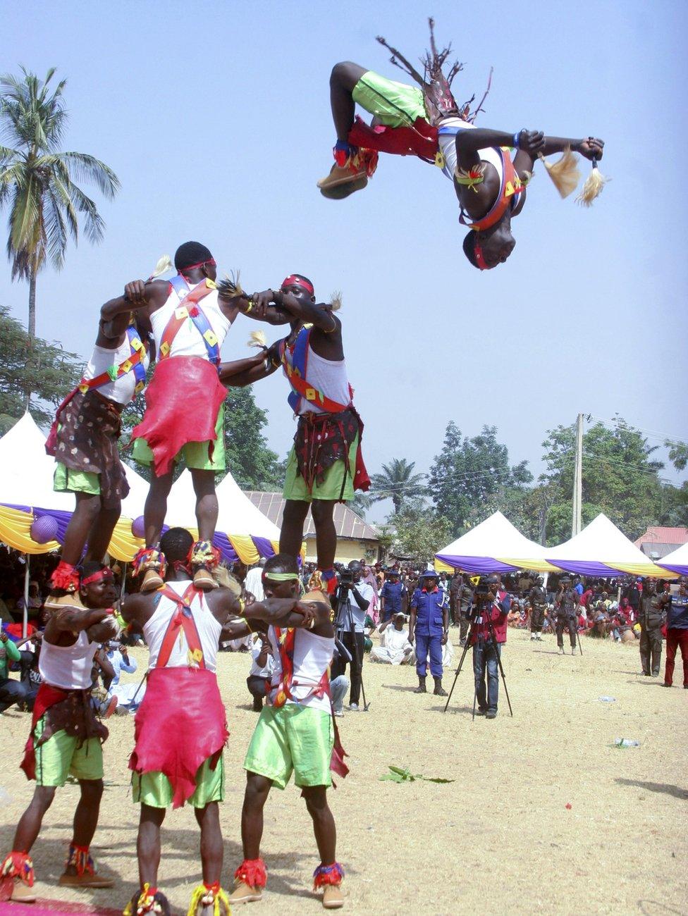 Dancers from Agban cultural troupe from Kagoro are seen during the new year cultural parade in Kaduna, Nigeria January 1, 2016.