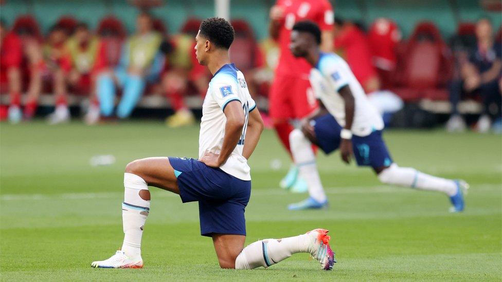 England players take the knee before their opening World Cup 2022 match against Iran