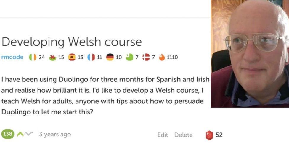 Richard a'i neges yn 2015 ar fforwm Duolingo