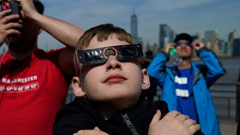 Child in New York watching the eclipse