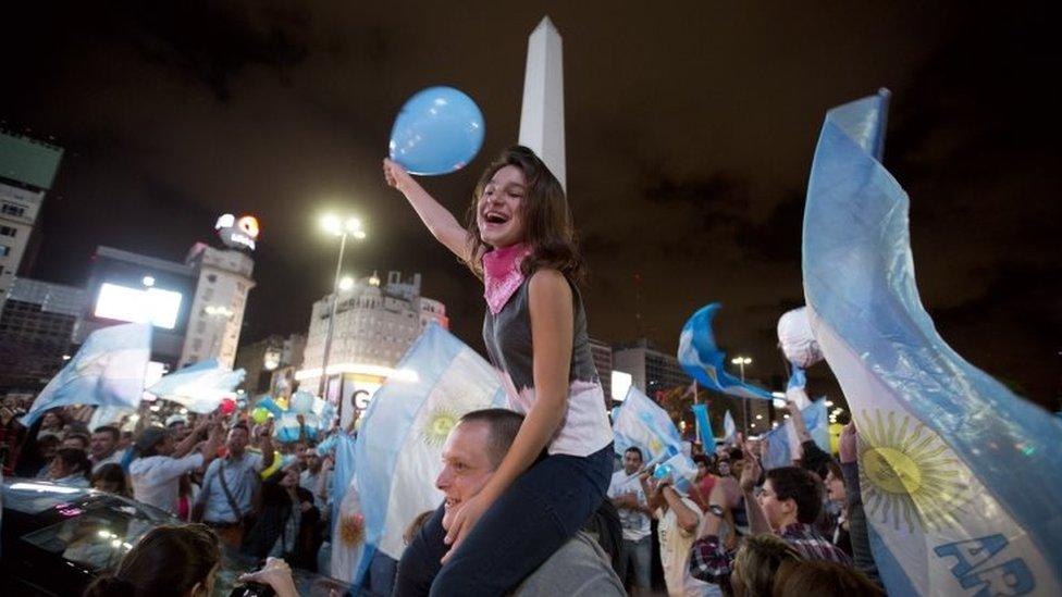 Supporters of presidential candidate Mauricio Macri celebrate at the Obelisk plaza in Buenos Aires on 22 November, 2015.