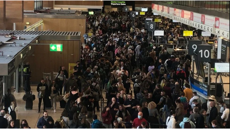 Crowds of passengers at Dublin Airport