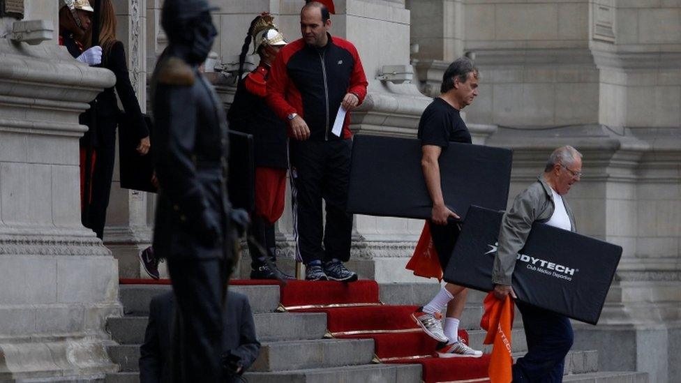 Peruvian President Pedro Pablo Kuczynski gets ready to exercise with Economy Minister Alfredo Thorne and Prime Minister Fernando Zavala at the government palace in Lima, Peru, August 4, 2016.