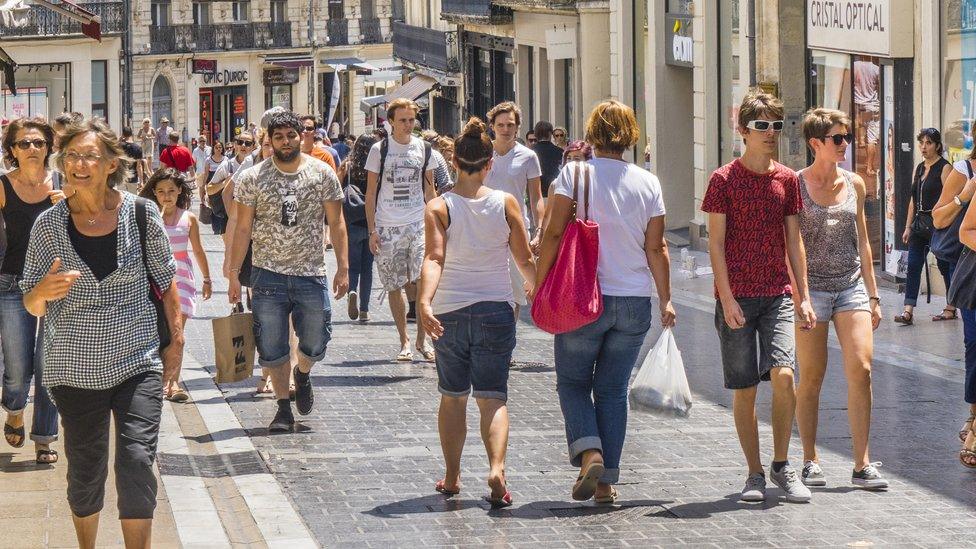 People shopping in France