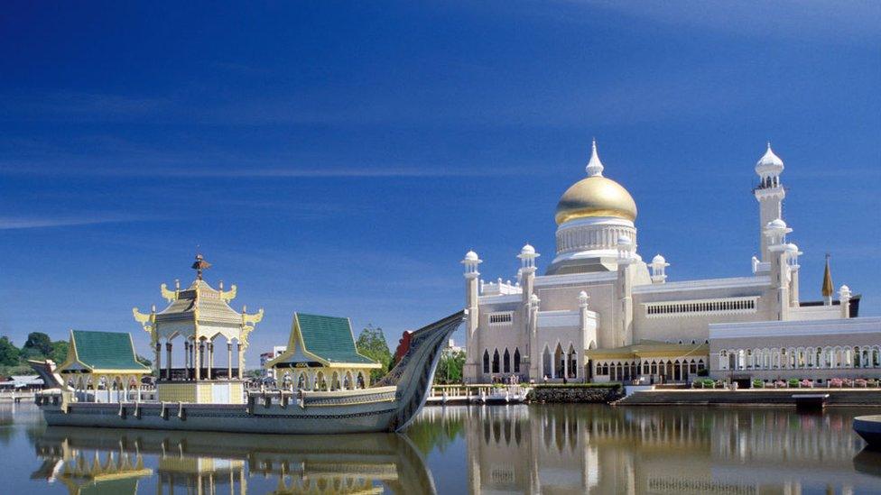 Omar Ali Saifuddien Mosque in Bandar Seri Begawan - it is one of Brunei's two national mosques