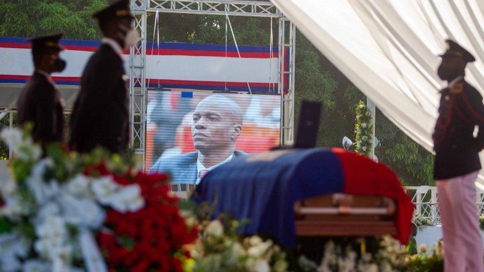 Police stand guard over the coffin of late Haitian president Jovenel Moïse