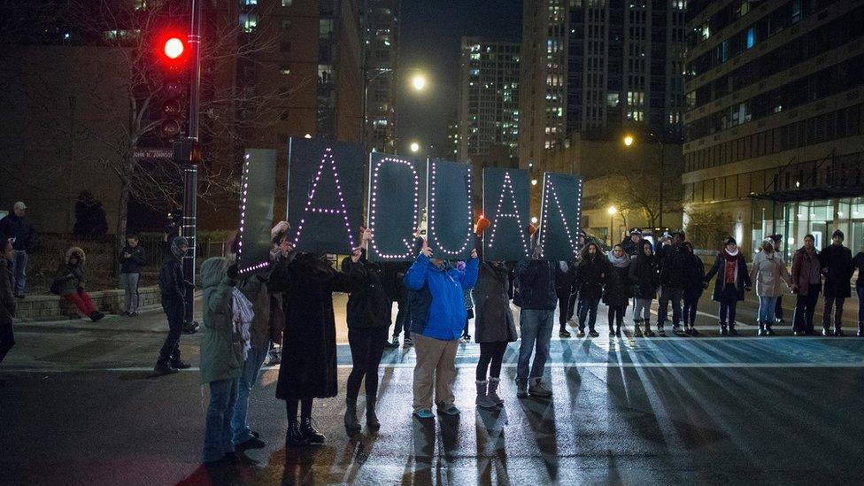 Chicago protesters with Laquan McDonald's name on a sign