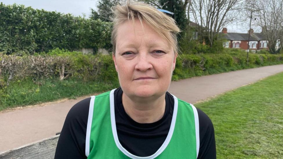 Widow to run marathon in wedding dress on anniversary BBC News