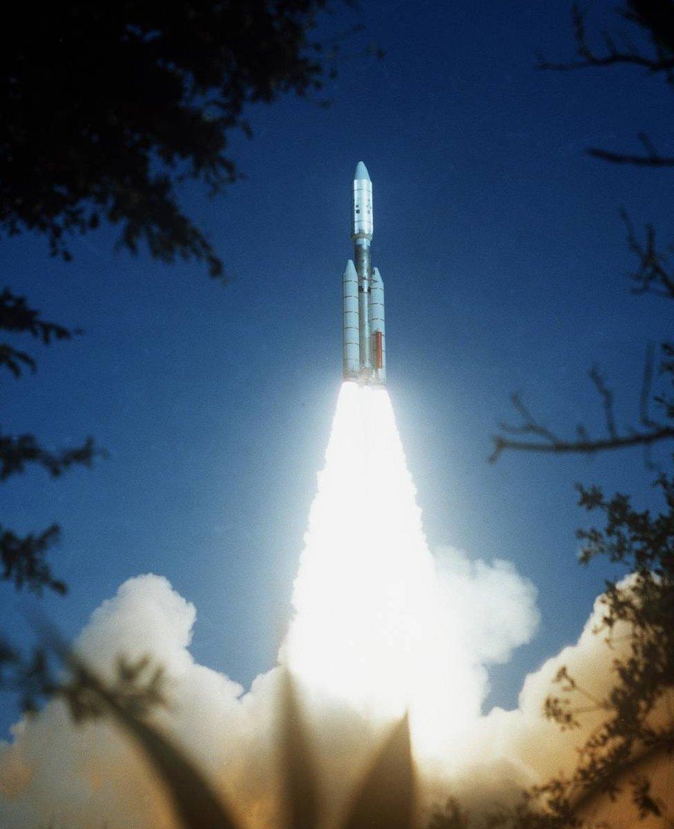 Voyager 2 launch in 1977 (c) NASA