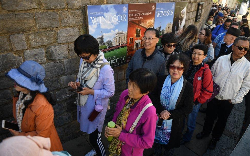 Tourists queue up to gain entrance to Windsor Castle, in Windsor, west of London, Britain, 10 October 2018