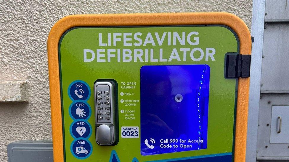 Defibrillator