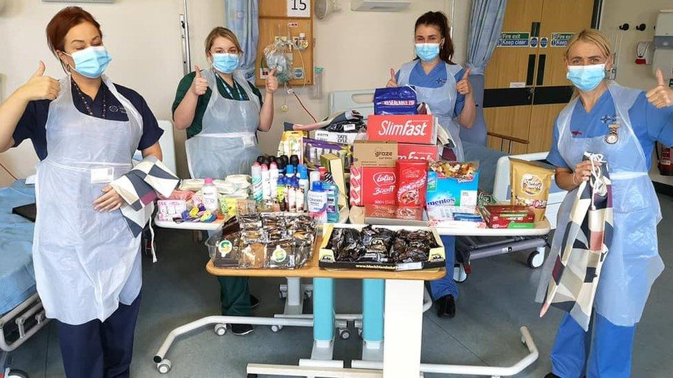 Nurses receiving gifts on a ward