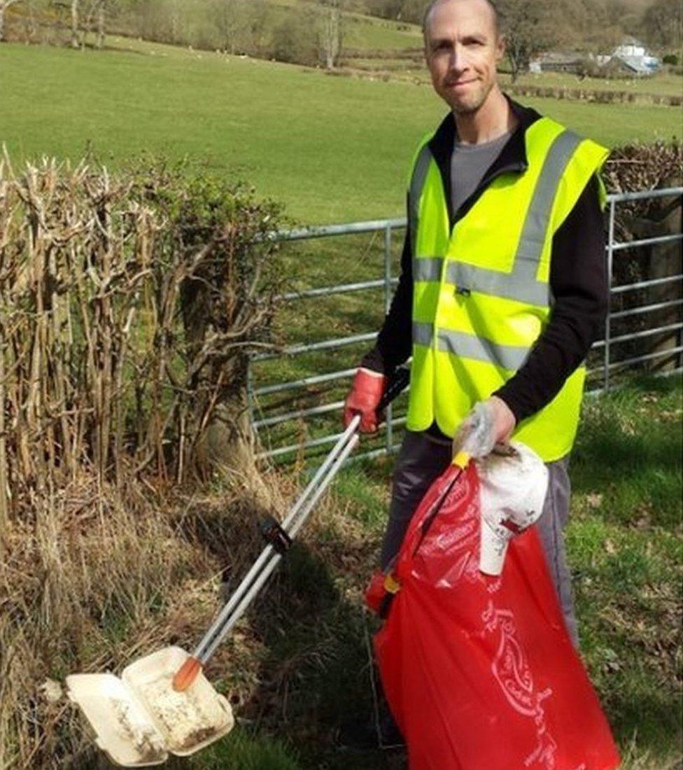 Dave Pugh picking litter in Newbridge-on-Wye