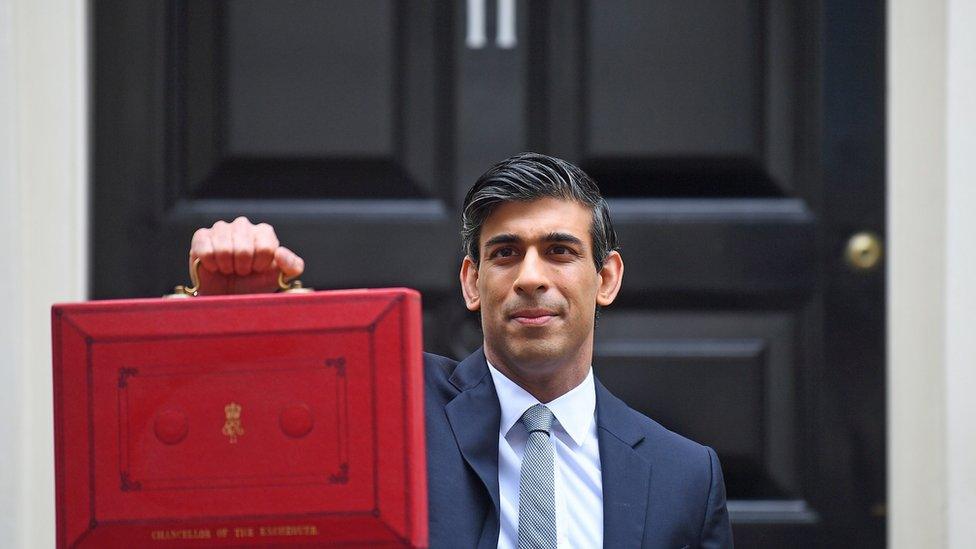 Rishi Sunak holding read ministerial box