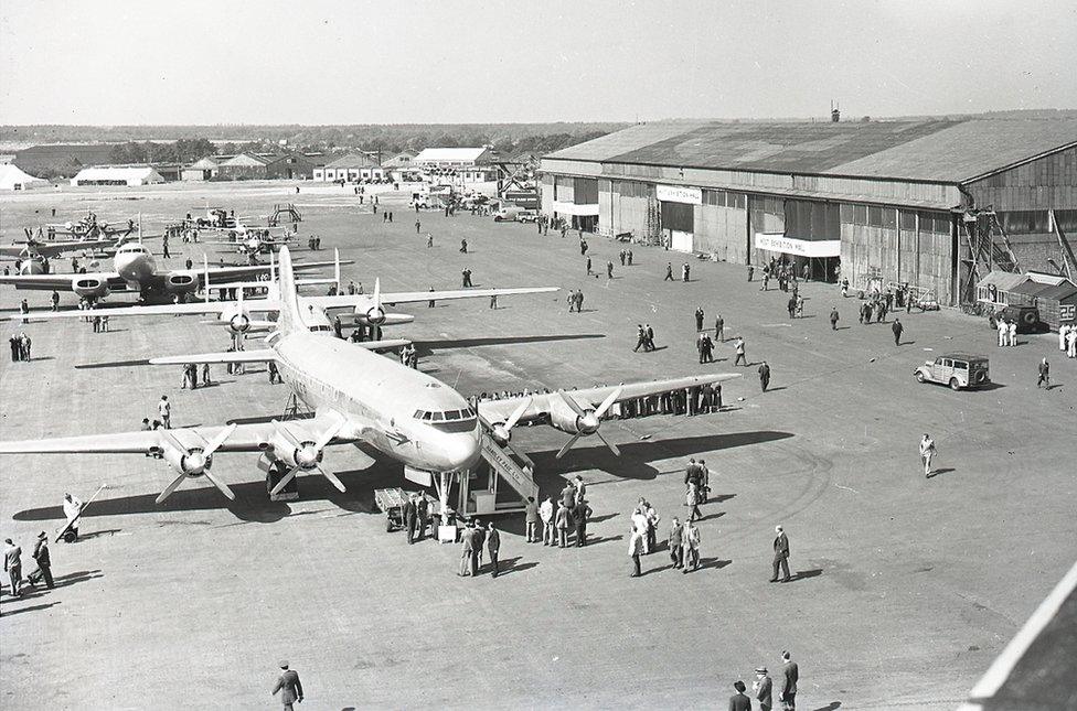 Aircraft and visitors at the 1948 Farnborough Air show