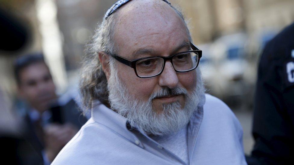 Convicted Israeli spy Jonathan Pollard who was released from a U.S. federal prison in North Carolina overnight, leaves U.S. District court in the Manhattan borough of New York, November 20, 2015.