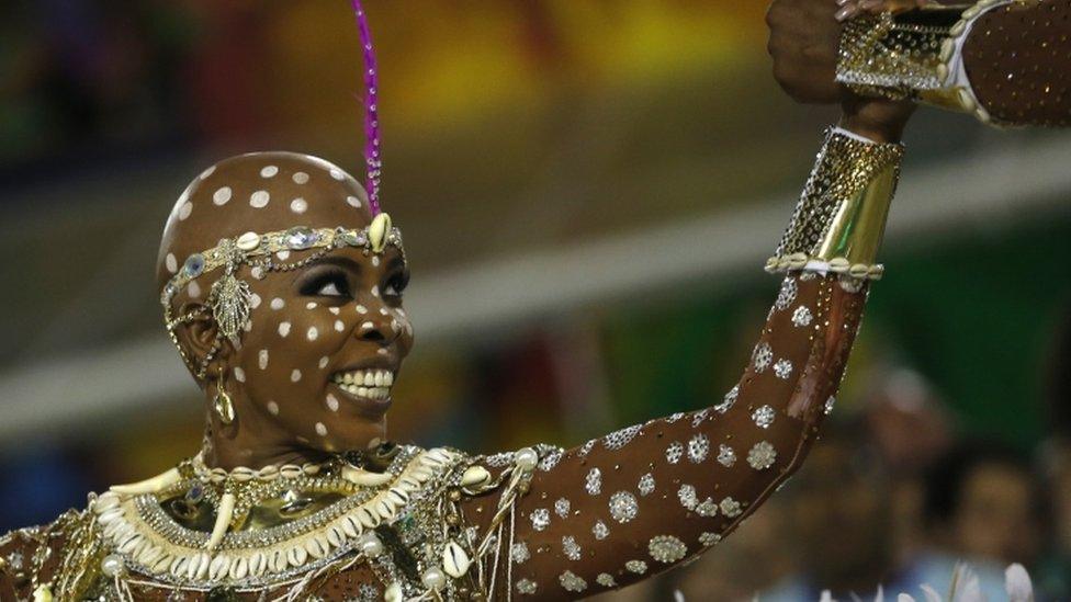 Performer from the Mangueira samba school parades during carnival celebrations at the Sambadrome in Rio de Janeiro, Brazil, Tuesday, 9 Feb 2016.